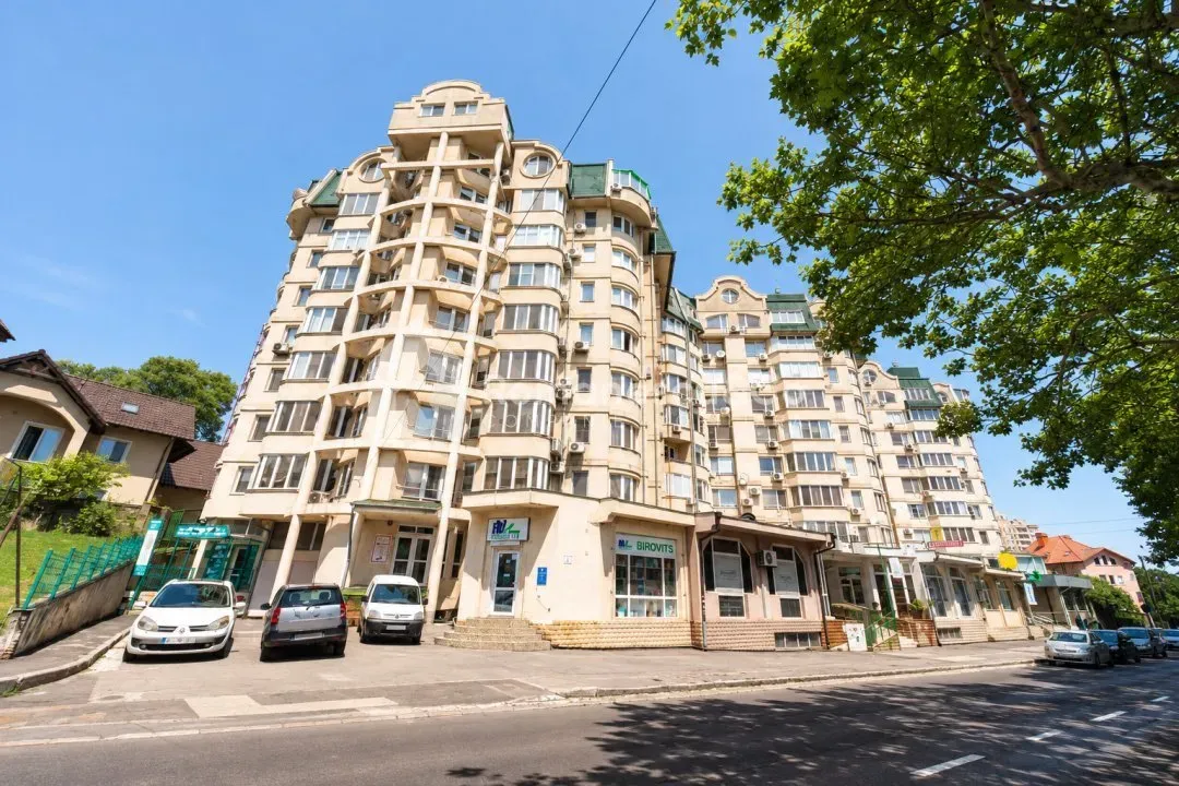 3-bedroom office, 211 m² — Image 3