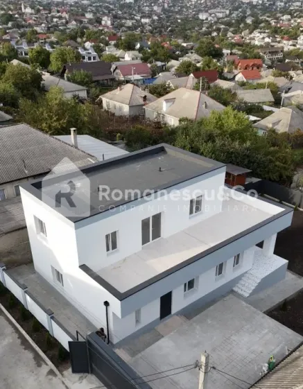 3-etaje casă, 3 camere, 240 m² — Imagine 1