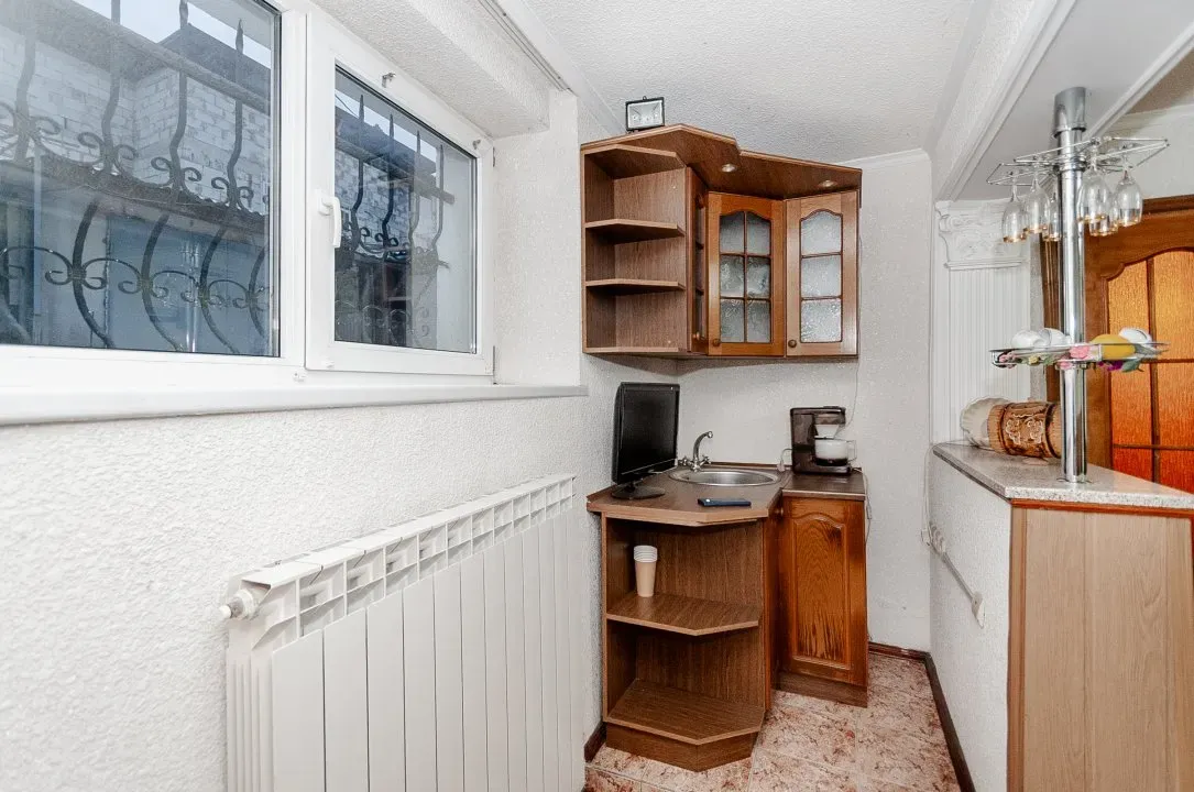 3-этажный дом, 4 комнаты, 197 м² — Изображение 2
