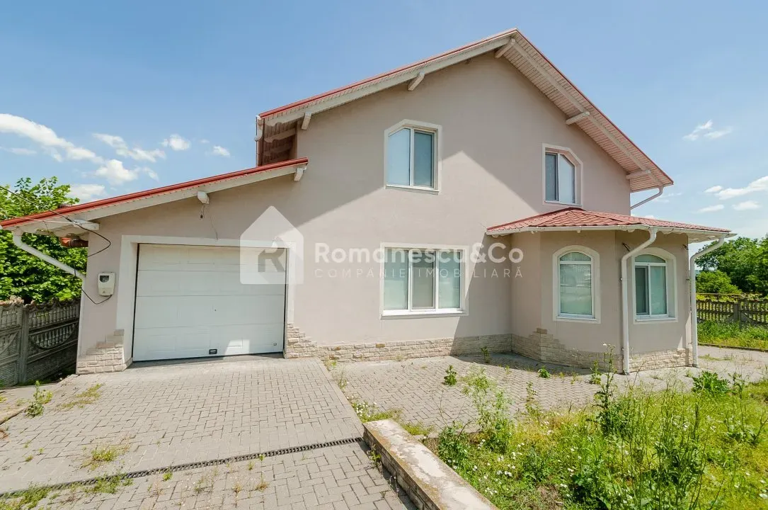 3-этажный дом, 4 комнаты, 209 м² — Изображение 1