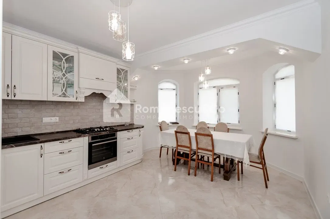 3-этажный дом, 4 комнаты, 209 м² — Изображение 3