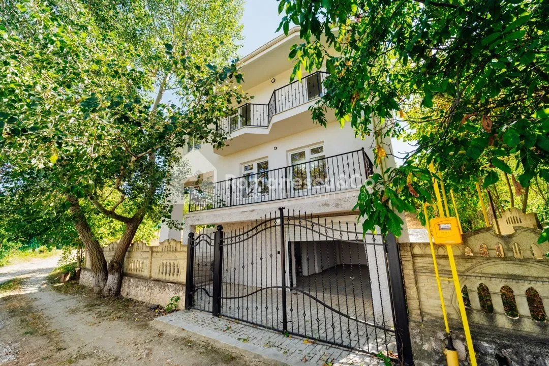 2-этажный дом, 3 комнаты, 167 м² — Изображение 1