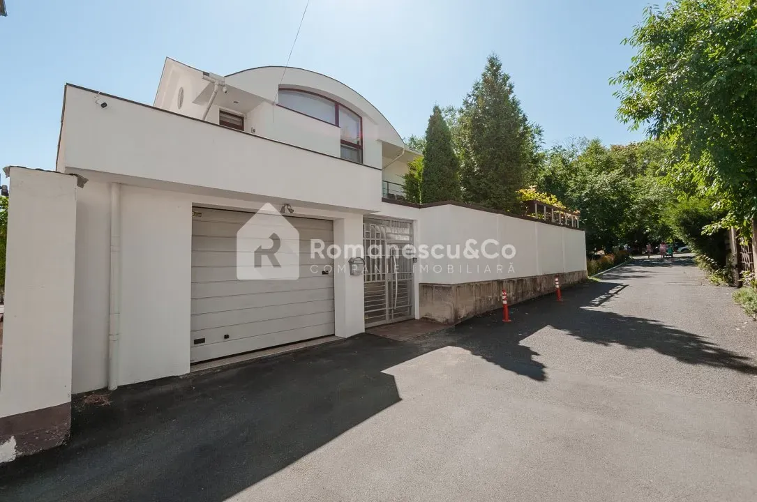 3-этажный дом, 4 комнаты, 180 м² — Изображение 1