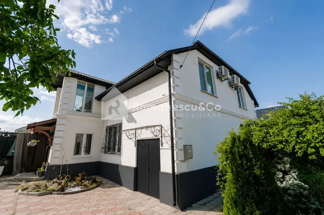3-etaje casă, 4 camere, 240 m² — Imagine 1
