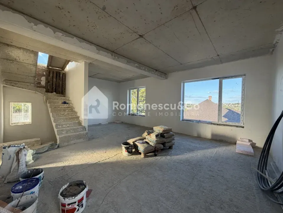 3-этажный дом, 4 комнаты, 220 м² — Изображение 4