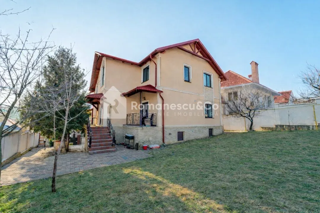 2-etaje casă, 4 camere, 250 m² — Imagine 1