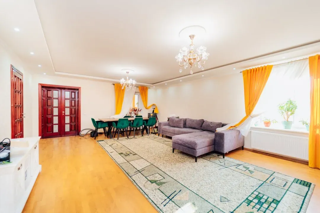 2-etaje casă, 4 camere, 250 m² — Imagine 3
