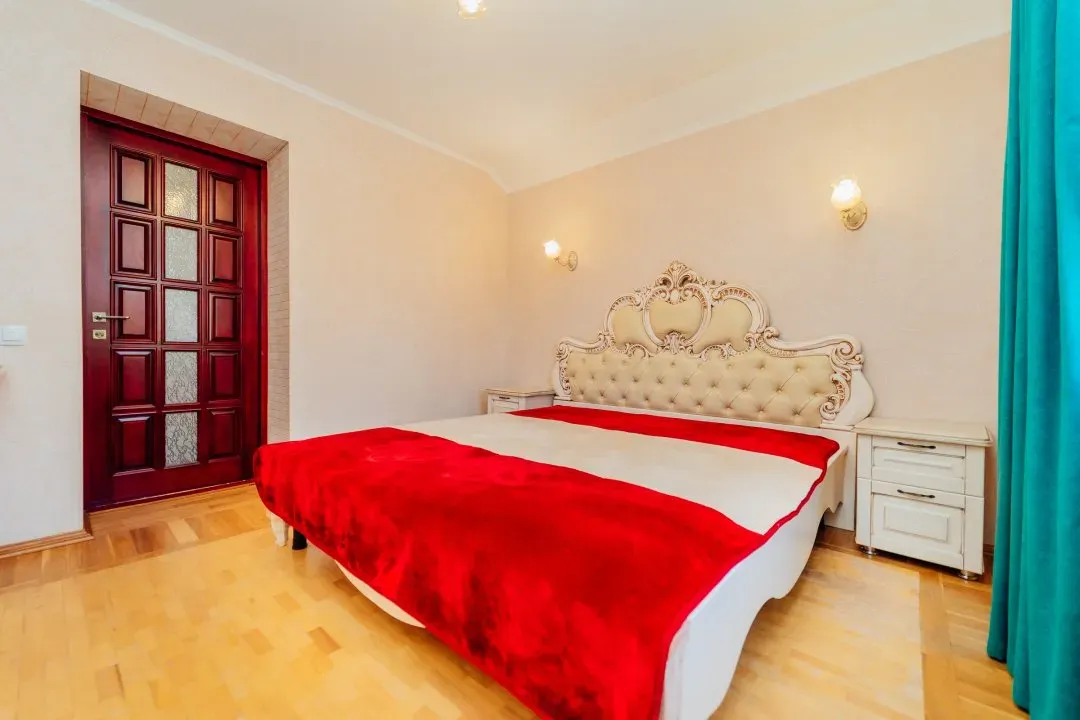 2-etaje casă, 4 camere, 250 m² — Imagine 4