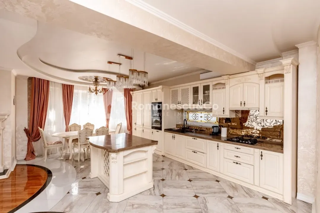 3-etaje casă, 3 camere, 230 m² — Imagine 2