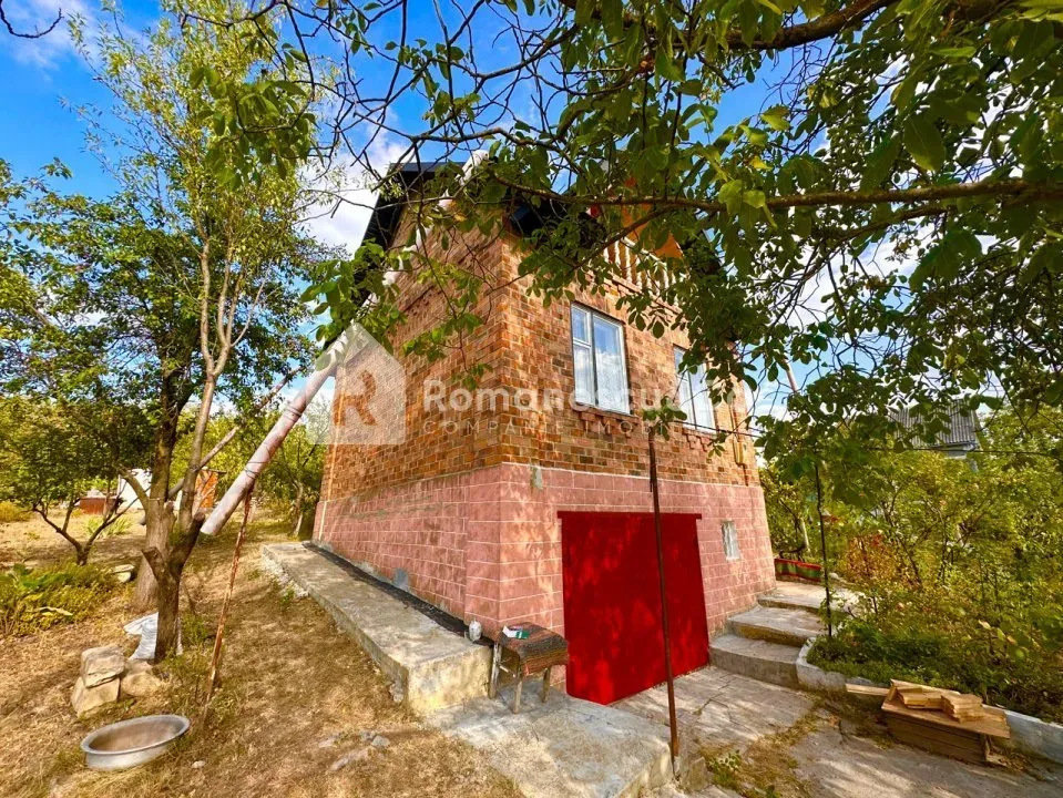 3-etaje casă, 2 camere, 60 m² — Imagine 1