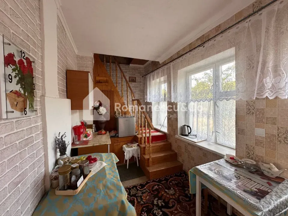 3-etaje casă, 2 camere, 60 m² — Imagine 2