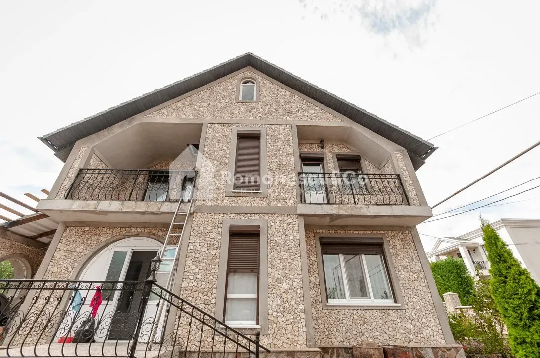 3-этажный дом, 4 комнаты, 115 м² — Изображение 1