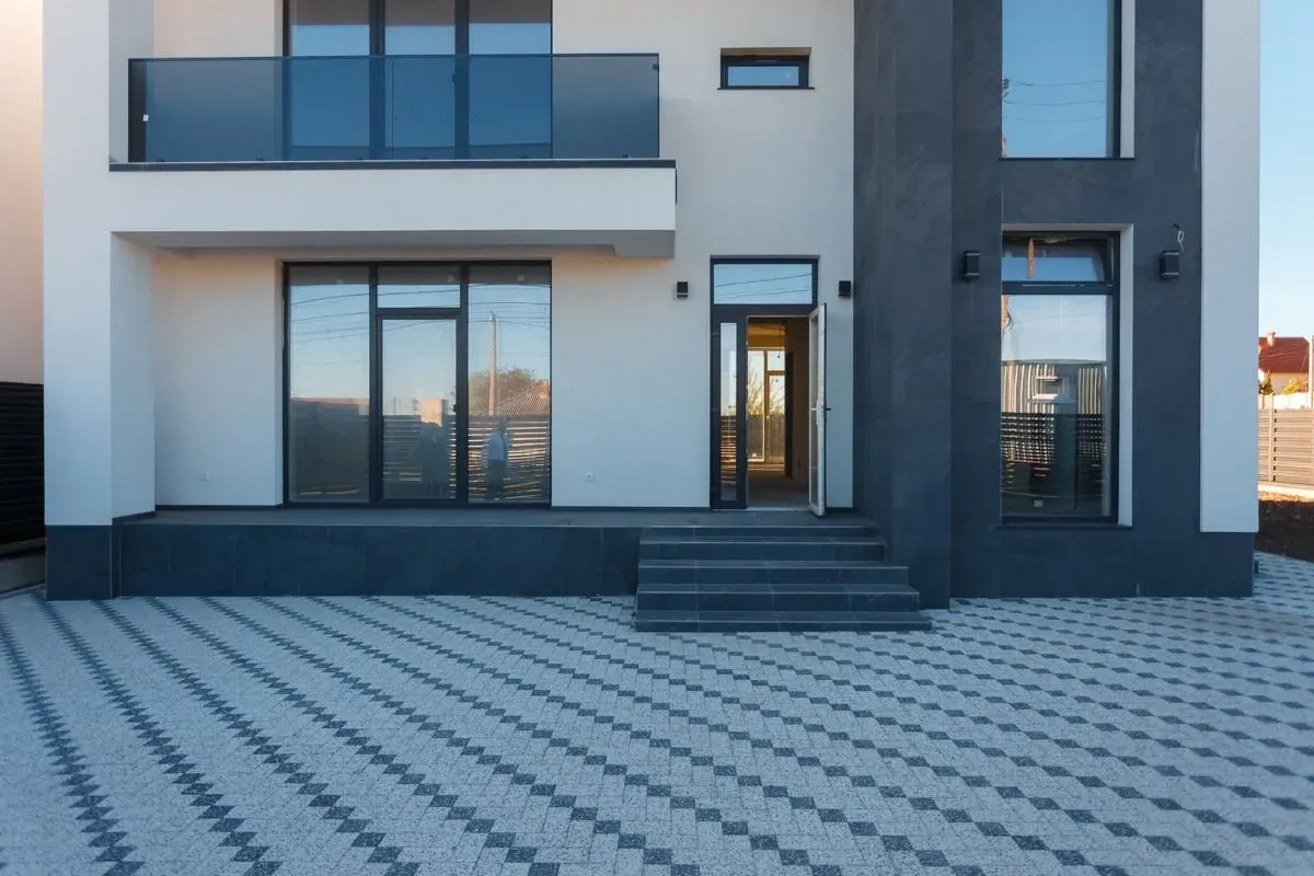 3-этажный дом, 4 комнаты, 190 м² — Изображение 1
