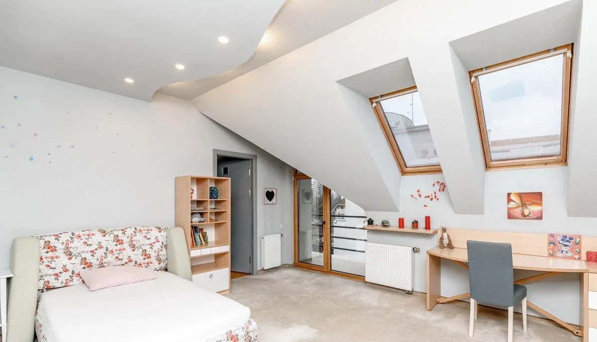 3-этажный дом, 4 комнаты, 300 м² — Изображение 4