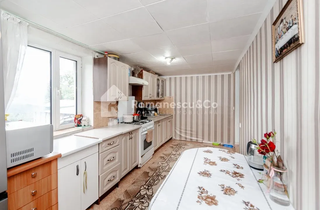 2-etaje casă, 4 camere, 160 m² — Imagine 2