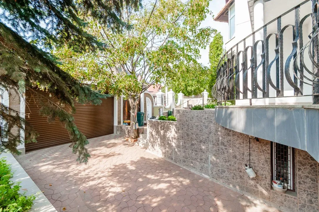 4-etaje casă, 6 camere, 258 m² — Imagine 1
