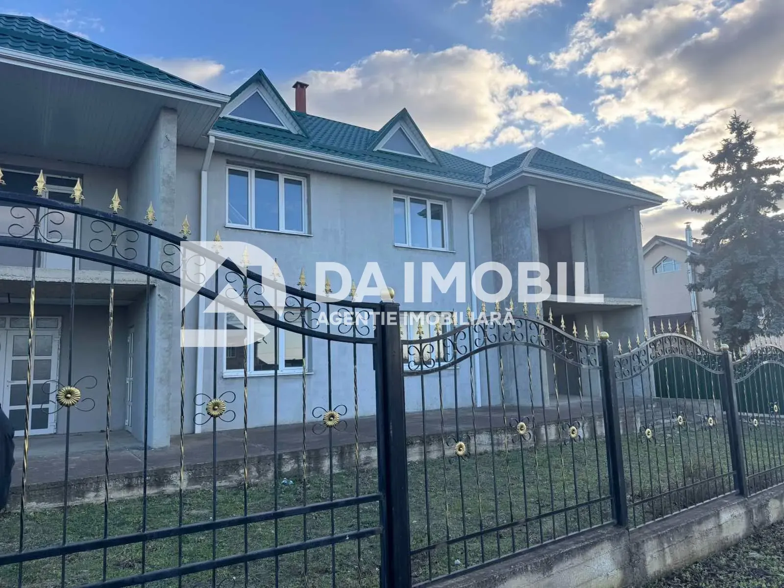 2-этажный дом, 6 комнат, 220 м² — Изображение 1