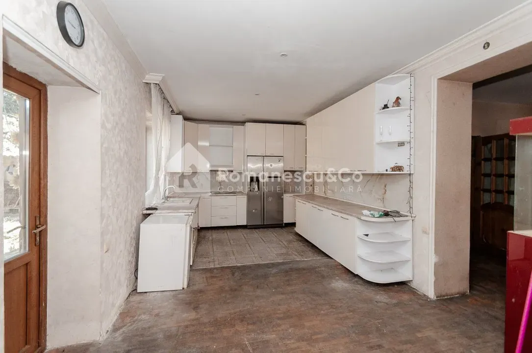 3-floor house, 5 rooms, 180 m² — Image 2