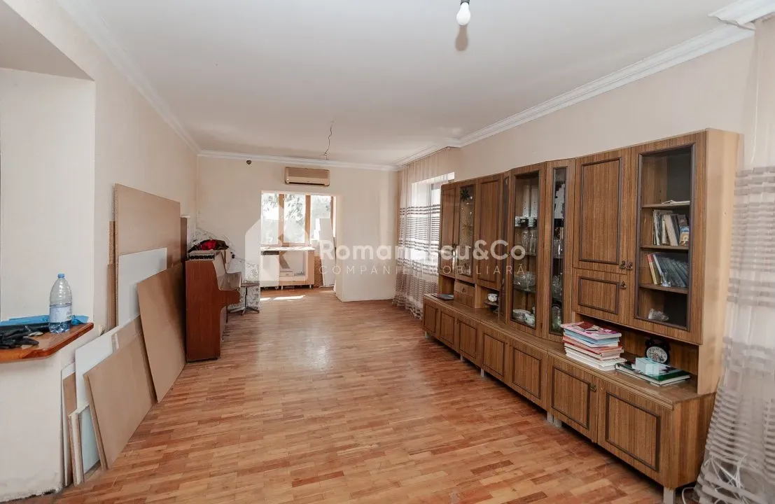 3-floor house, 5 rooms, 180 m² — Image 3