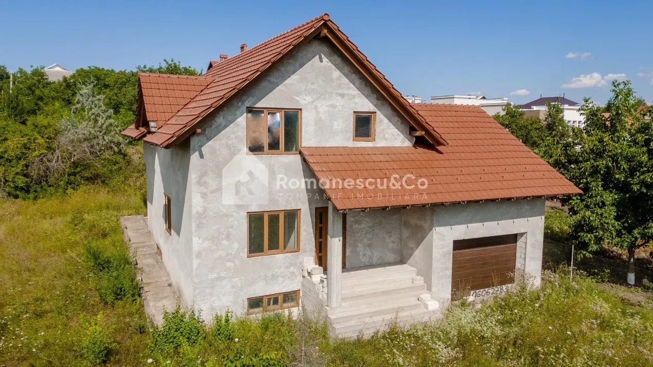 3-этажный дом, 4 комнаты, 270 м² — Изображение 1