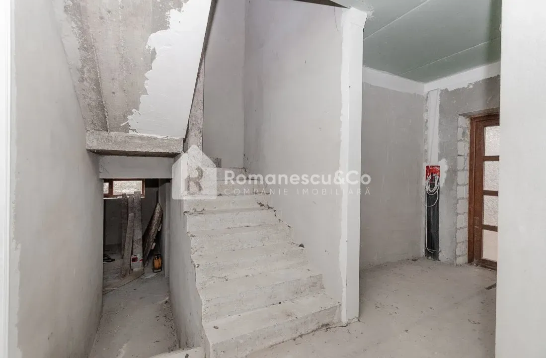 3-этажный дом, 4 комнаты, 270 м² — Изображение 3