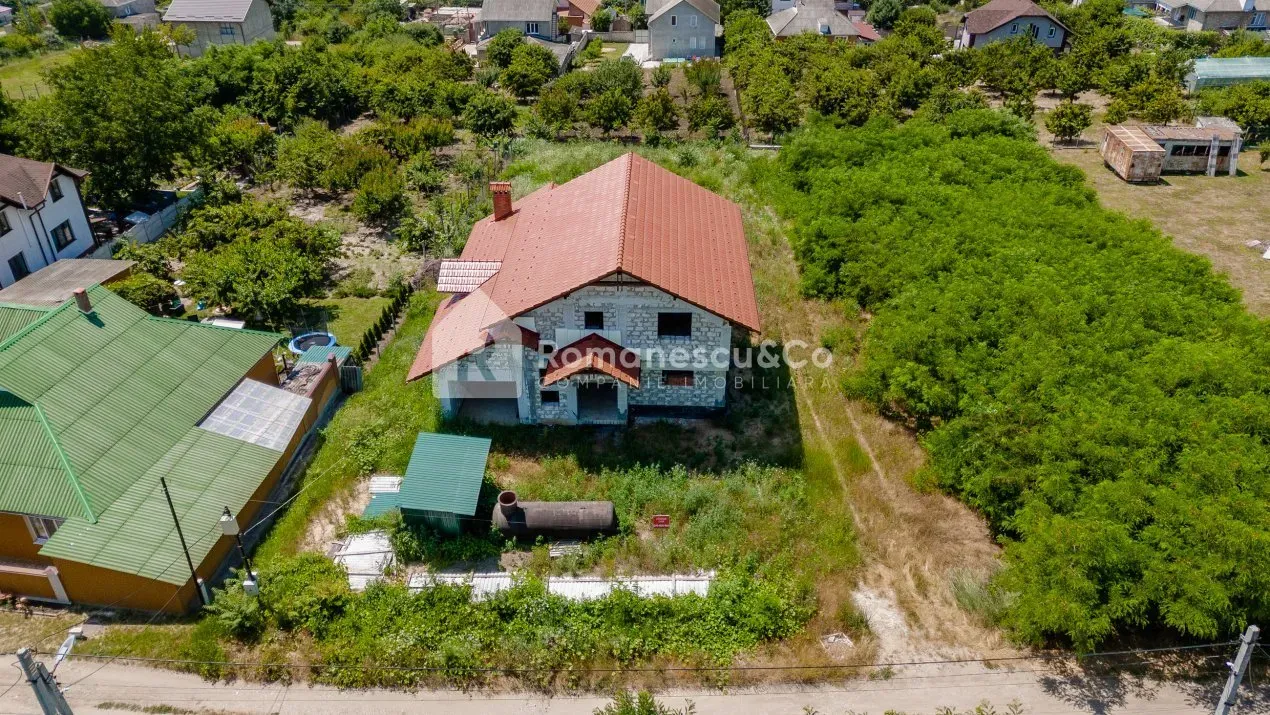 3-floor house, 4 rooms, 250 m² — Image 1