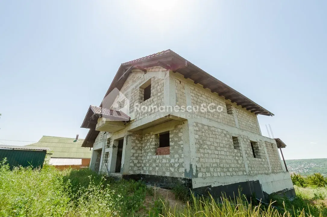 3-floor house, 4 rooms, 250 m² — Image 4