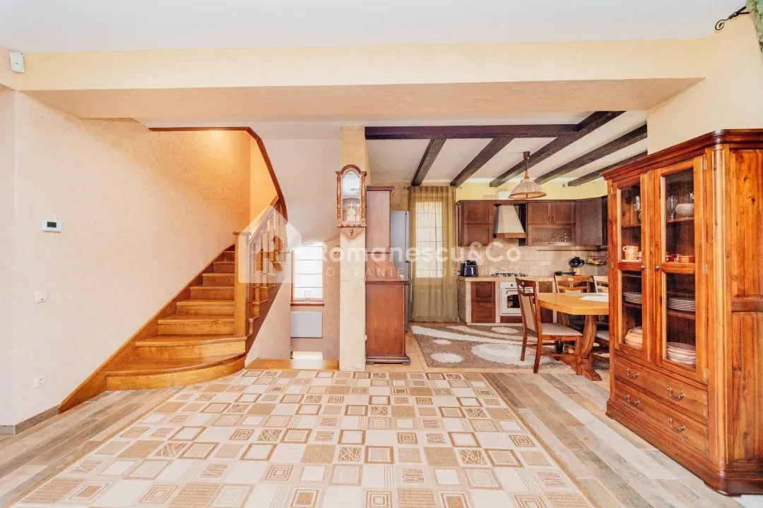2-этажный дом, 4 комнаты, 240 м² — Изображение 4