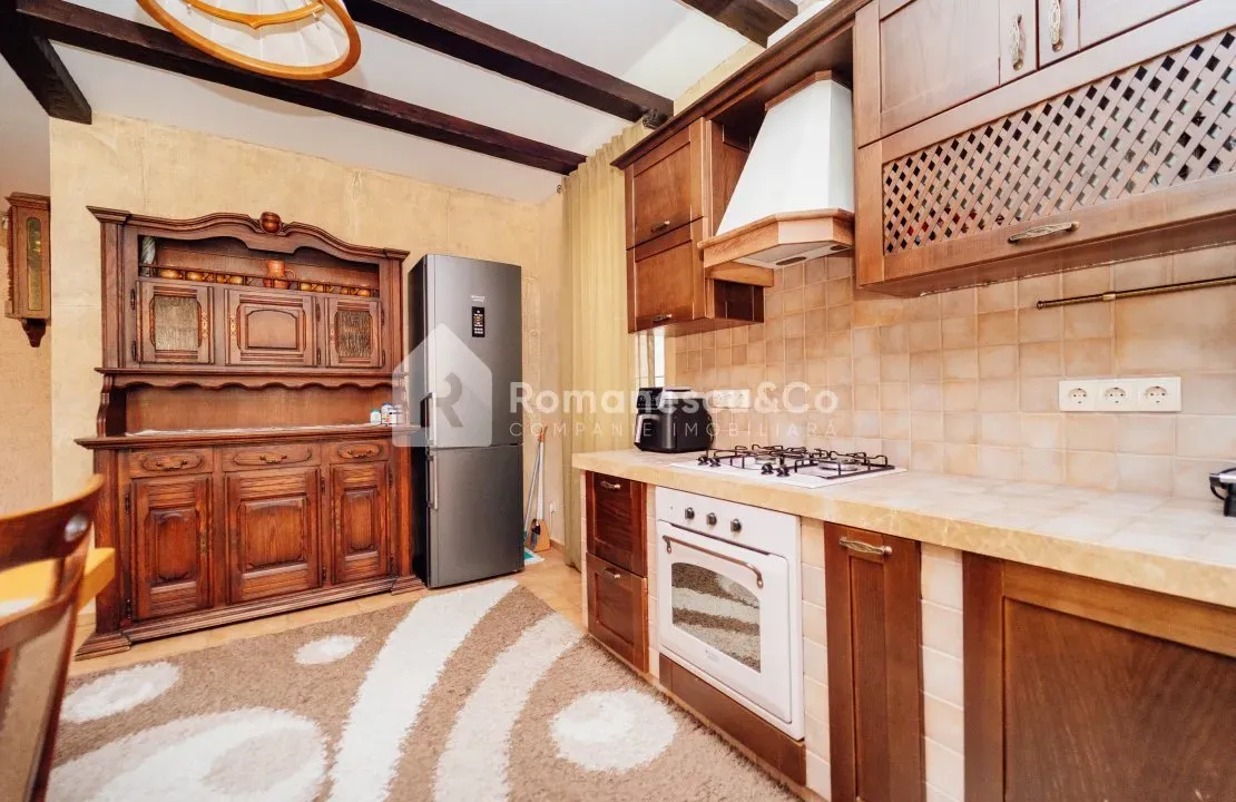 2-этажный дом, 4 комнаты, 240 м² — Изображение 2