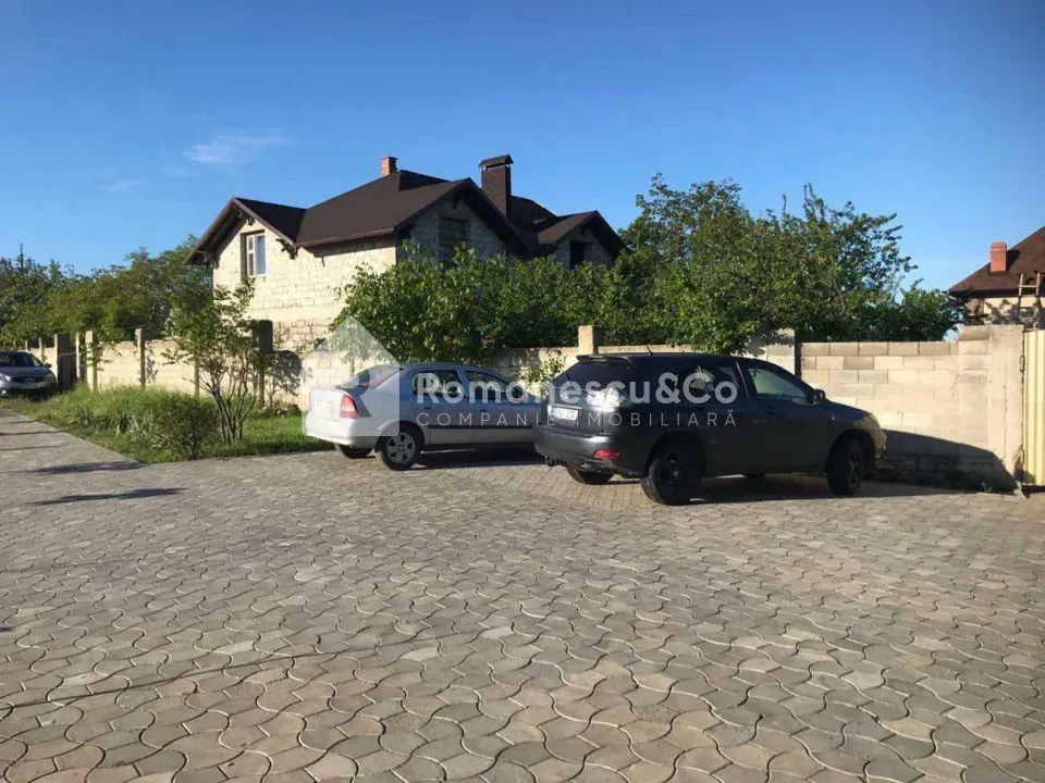 3-этажный дом, 3 комнаты, 180 м² — Изображение 1