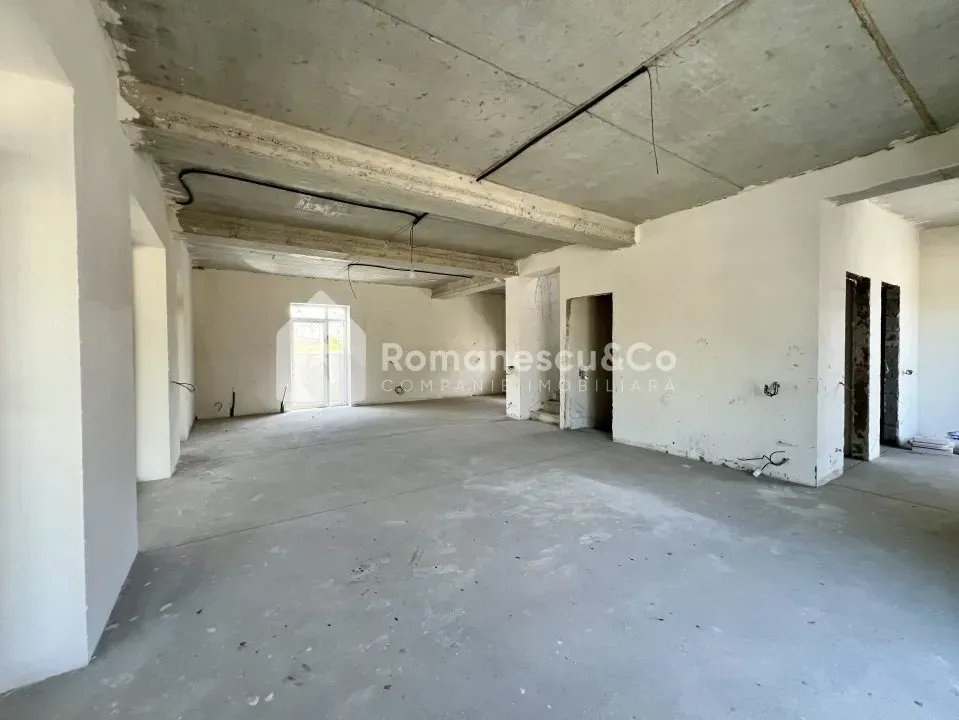 2-etaje casă, 3 camere, 280 m² — Imagine 2