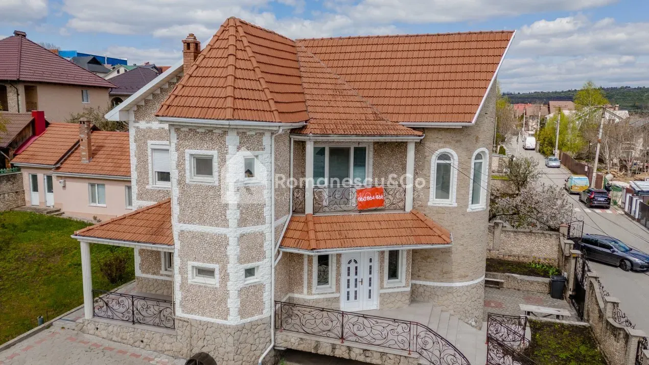 2-этажный дом, 5 комнат, 250 м² — Изображение 1