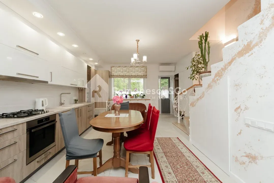 3-etaje casă, 4 camere, 180 m² — Imagine 4