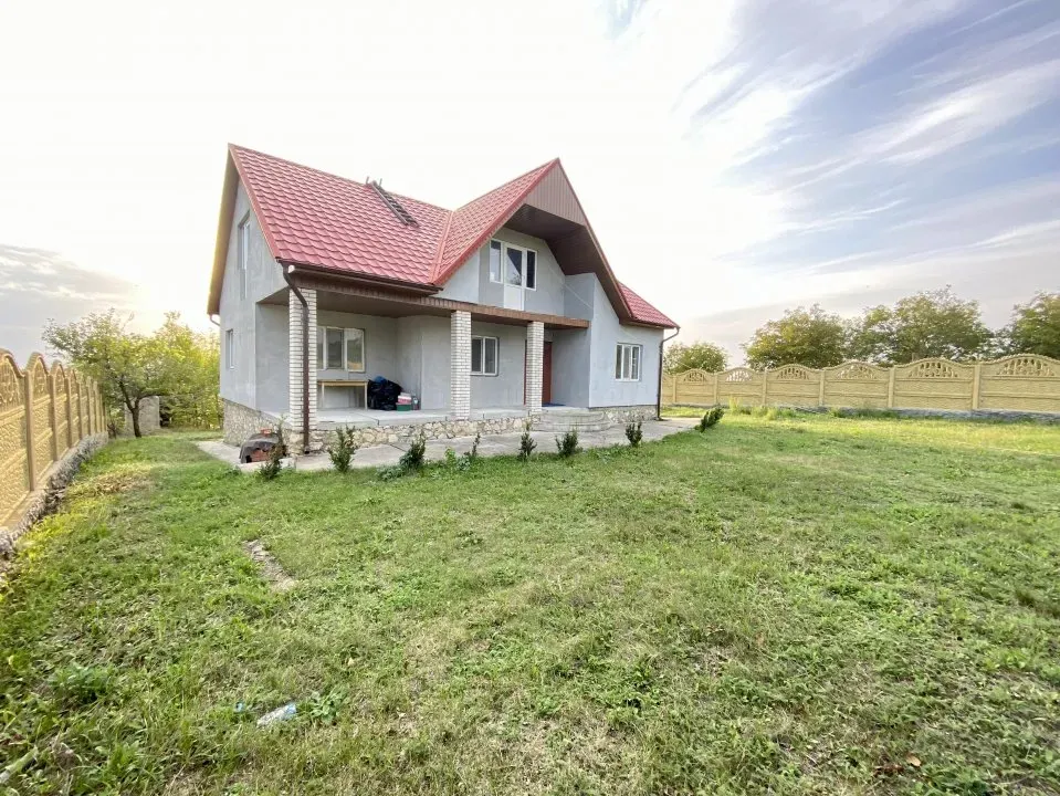 3-этажный дом, 3 комнаты, 145 м² — Изображение 1