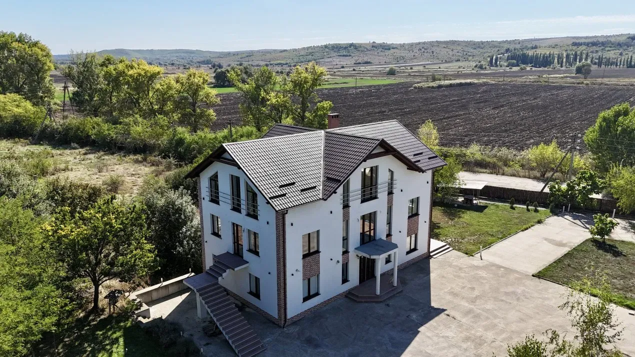 4-etaje casă, 7 camere, 450 m² — Imagine 1