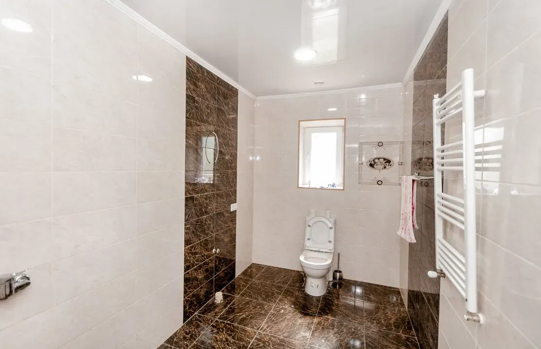 4-etaje casă, 7 camere, 450 m² — Imagine 2