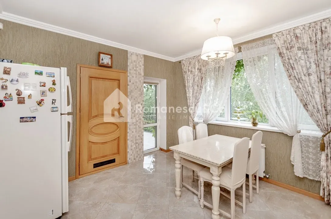 3-floor house, 4 rooms, 200 m² — Image 4