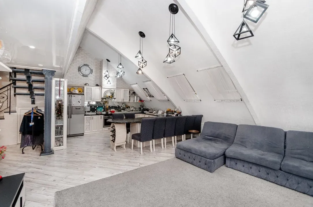 2-комнатная квартира, 195 м² — Изображение 1