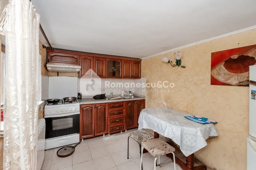 3-floor house, 6 rooms, 240 m² — Image 2