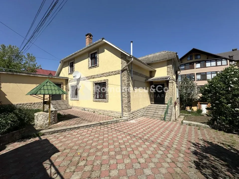 3-etaje casă, 3 camere, 180 m² — Imagine 1