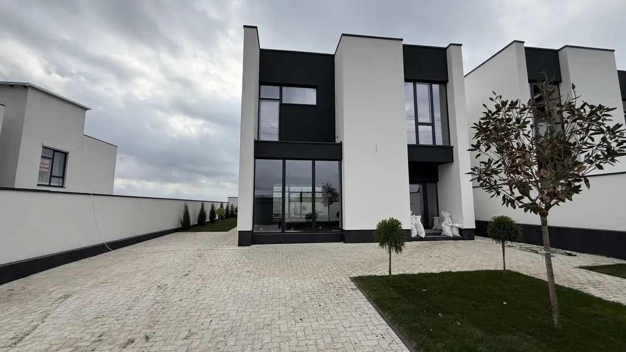 2-etaje casă, 3 camere, 160 m² — Imagine 1