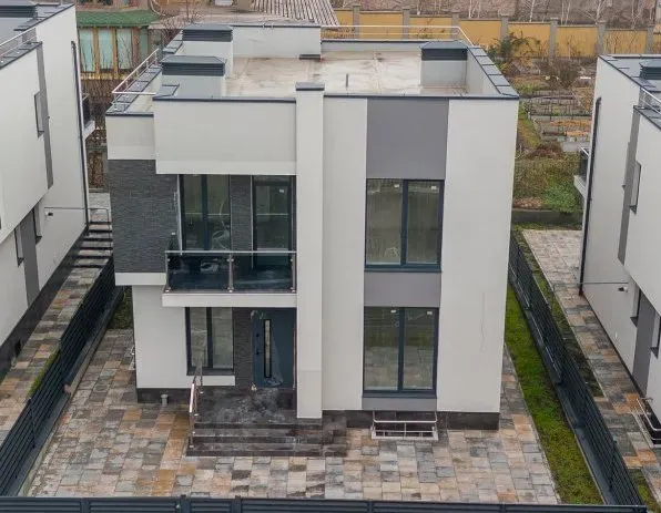 2-этажный дом, 3 комнаты, 240 м² — Изображение 1