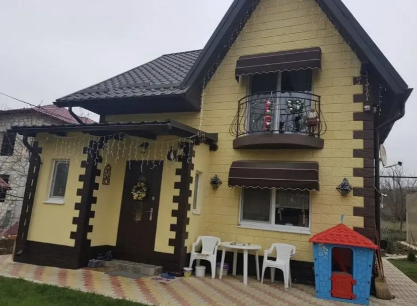 3-etaje casă, 4 camere, 120 m² — Imagine 1