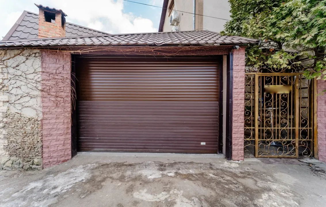 3-этажный дом, 10 комнат, 520 м² — Изображение 1