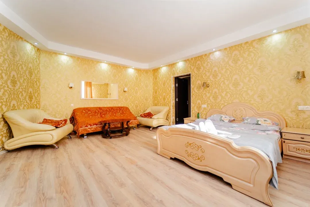 3-этажный дом, 10 комнат, 520 м² — Изображение 4
