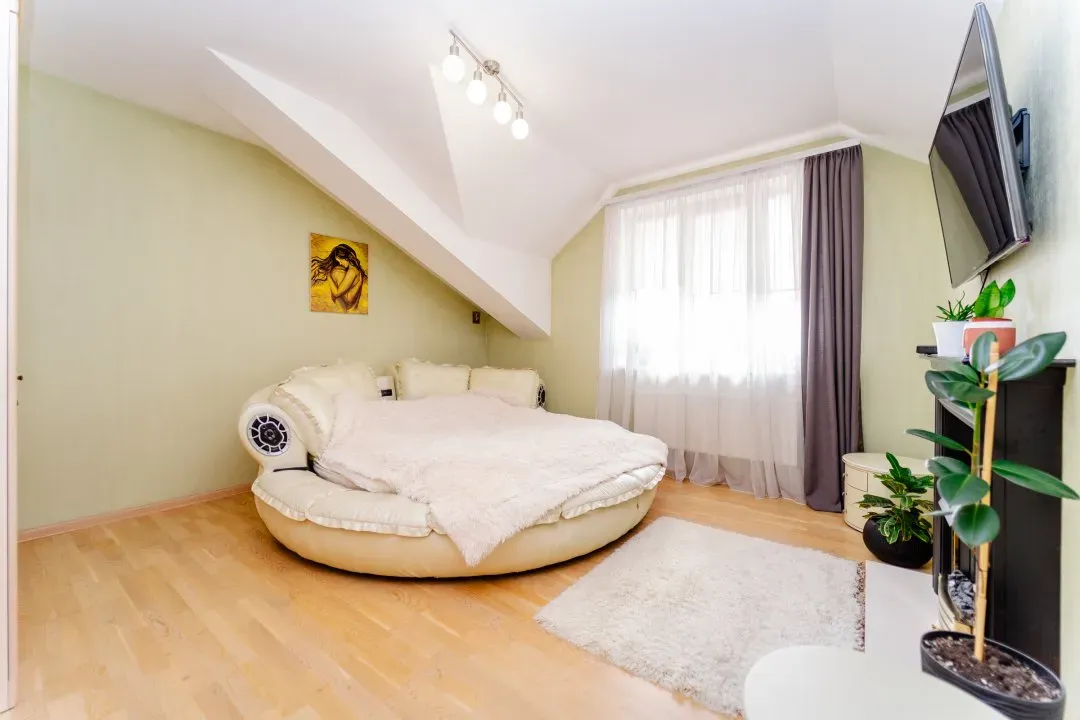 2-комнатная квартира, 108 м² — Изображение 4