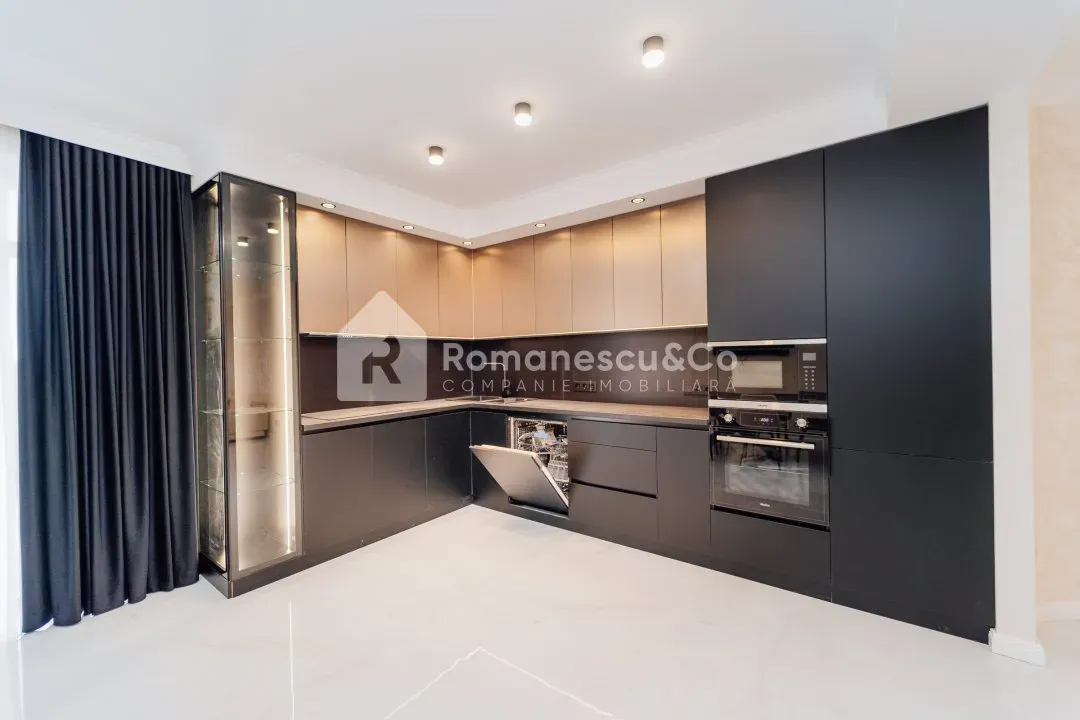 3-этажный дом, 3 комнаты, 220 м² — Изображение 2