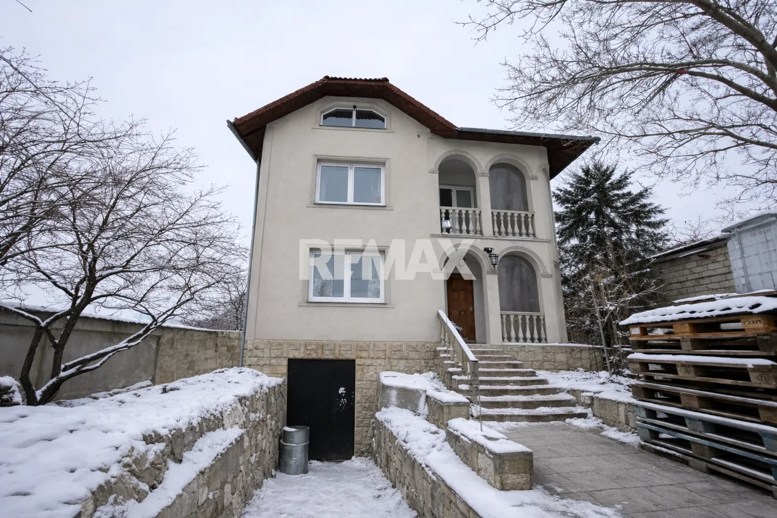 2-floor house, 266 m² — Image 1