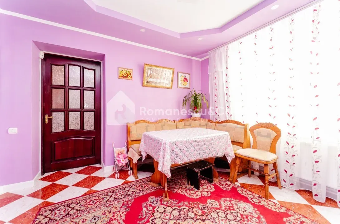 3-этажный дом, 5 комнат, 210 м² — Изображение 4