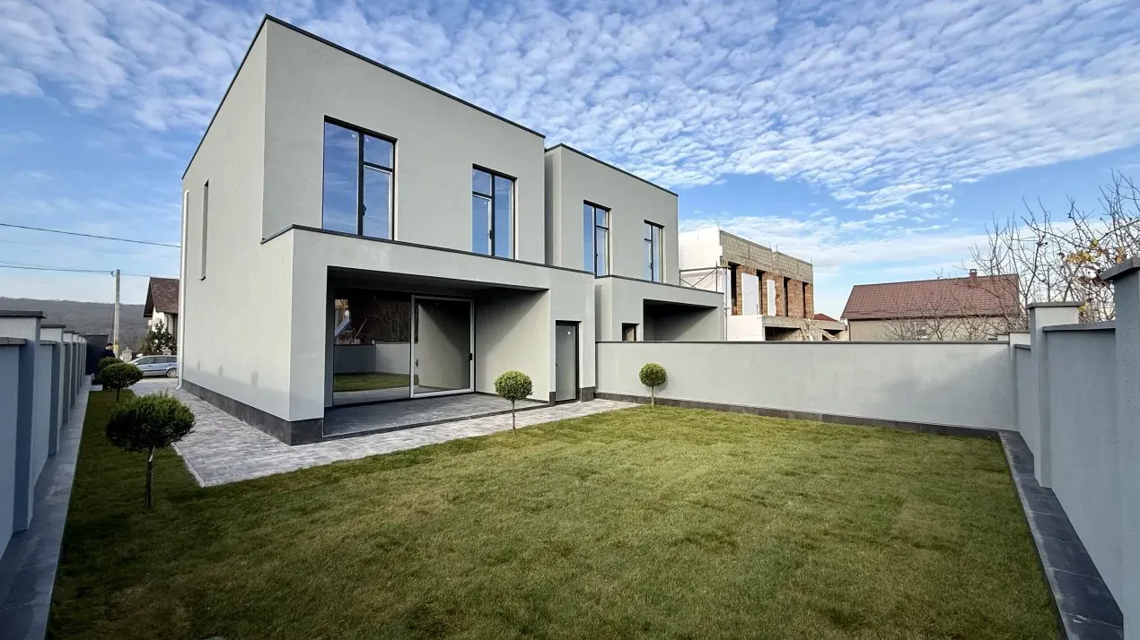 3-etaje casă, 3 camere, 170 m² — Imagine 1